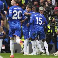 Chelsea wins and Newcastle draws to tighten top-five race as United loses again in Premier League