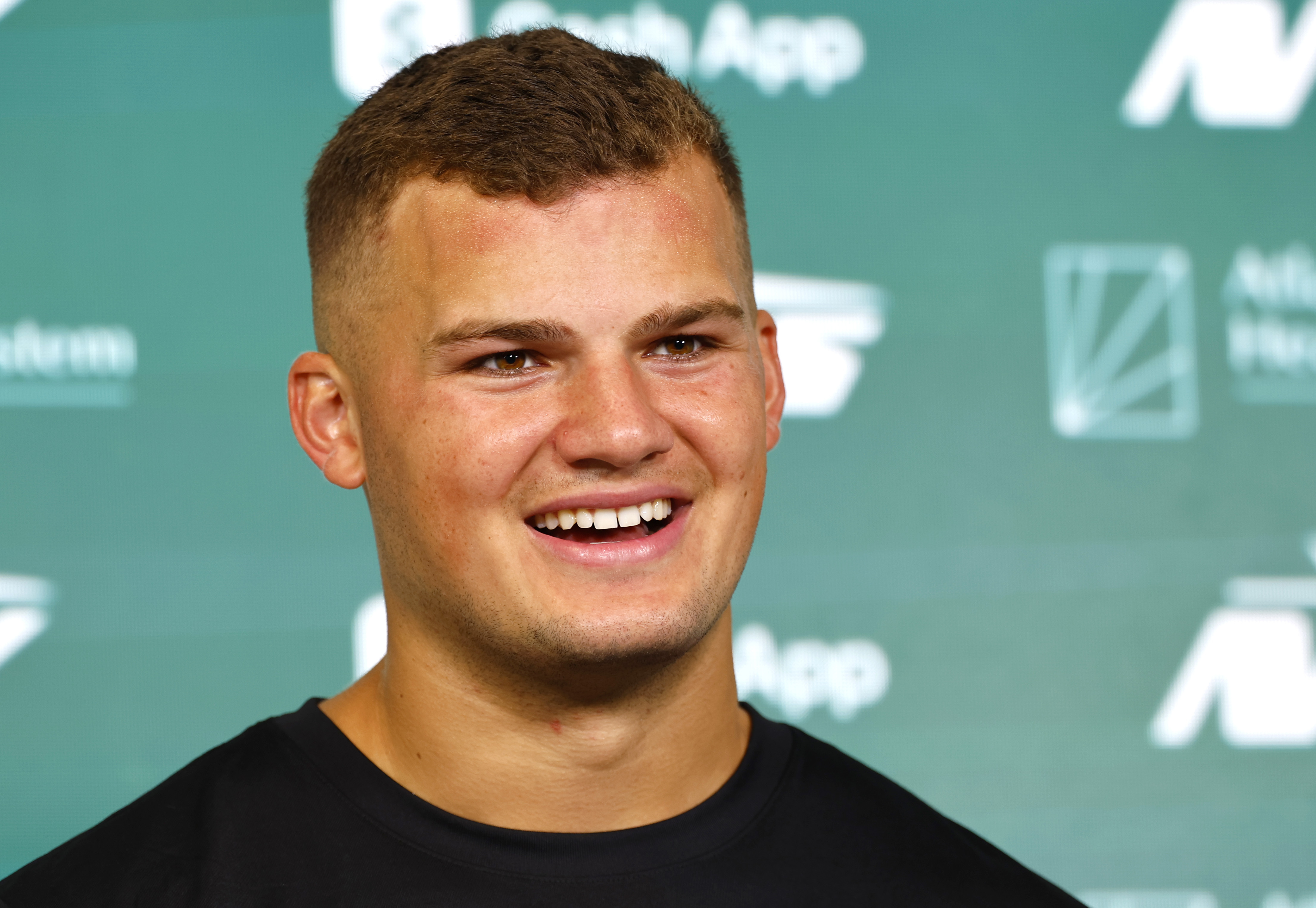 Jets rookie Mason Taylor loves the high expectations that come from being Hall of Famer's son