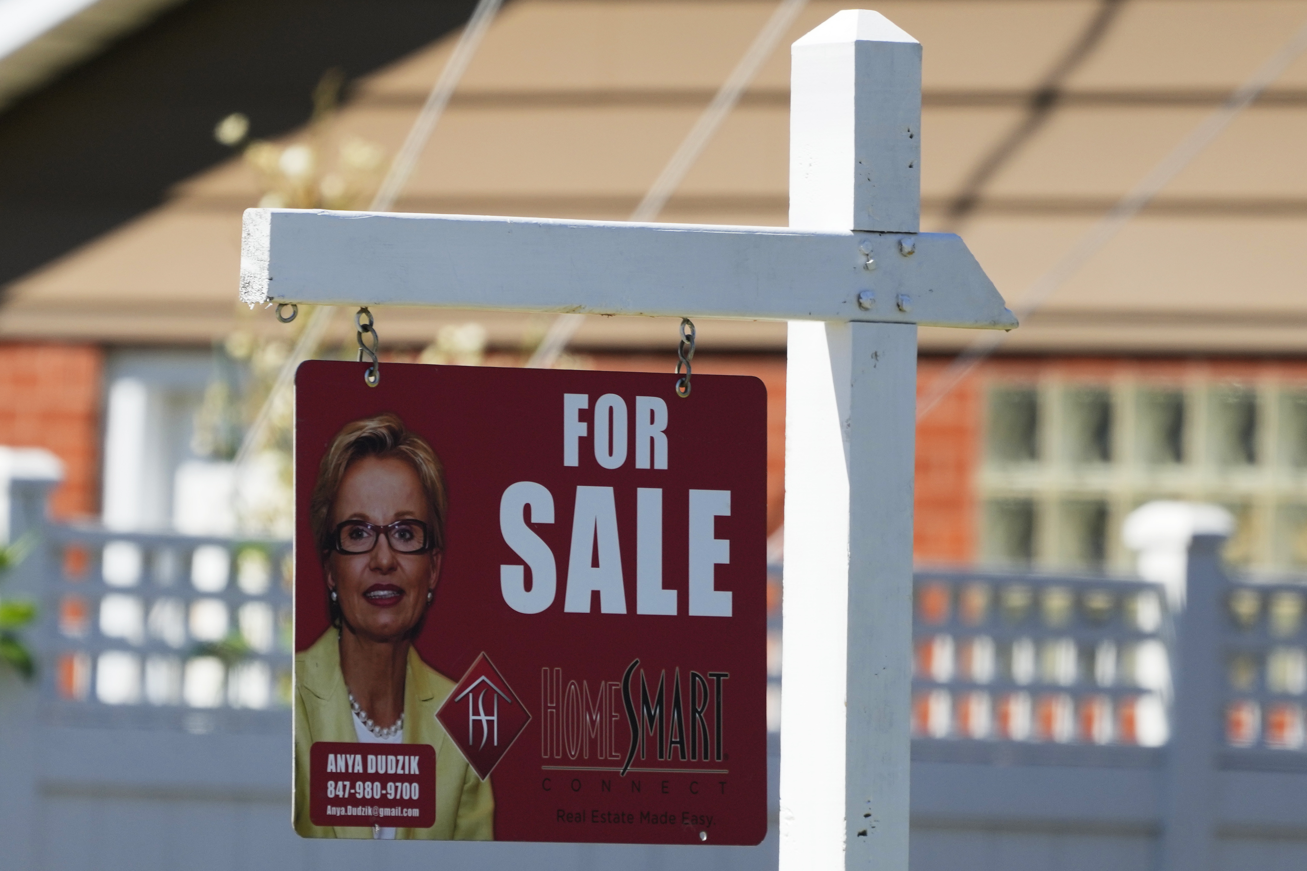 The average rate on a 30-year mortgage in the U.S. rose this week to its highest level since early February, further pushing up borrowing costs for homebuyers.